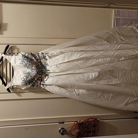 Formal 2 piece - Picture 1 of 8